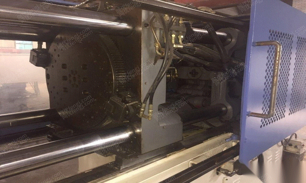 二手双色注塑机出售