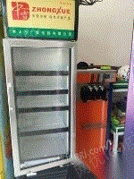 黄石东贝冰淇淋机一台，一台小展示冰箱，水果架子两个等水吧的用品设施转让