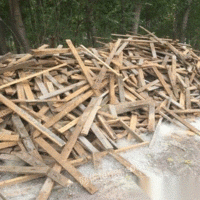 大量回收工地废木料