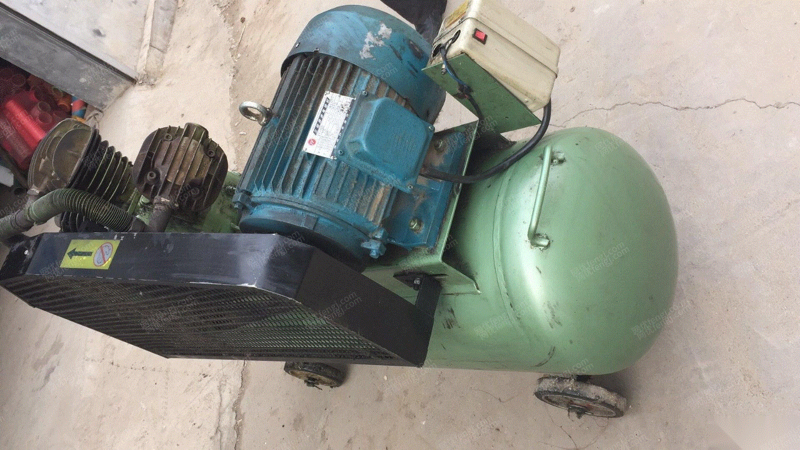 因工厂转行出售7.5空压机打气泵