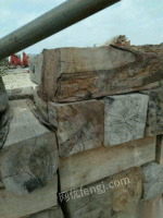 一批施工废旧木材紧急处理 大概100吨