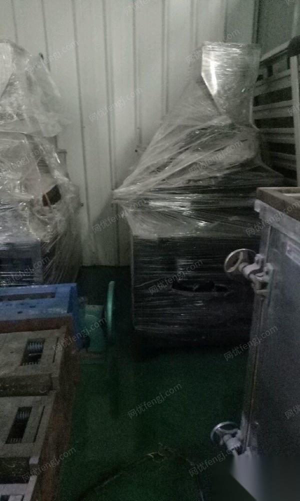 二手双色注塑机转让