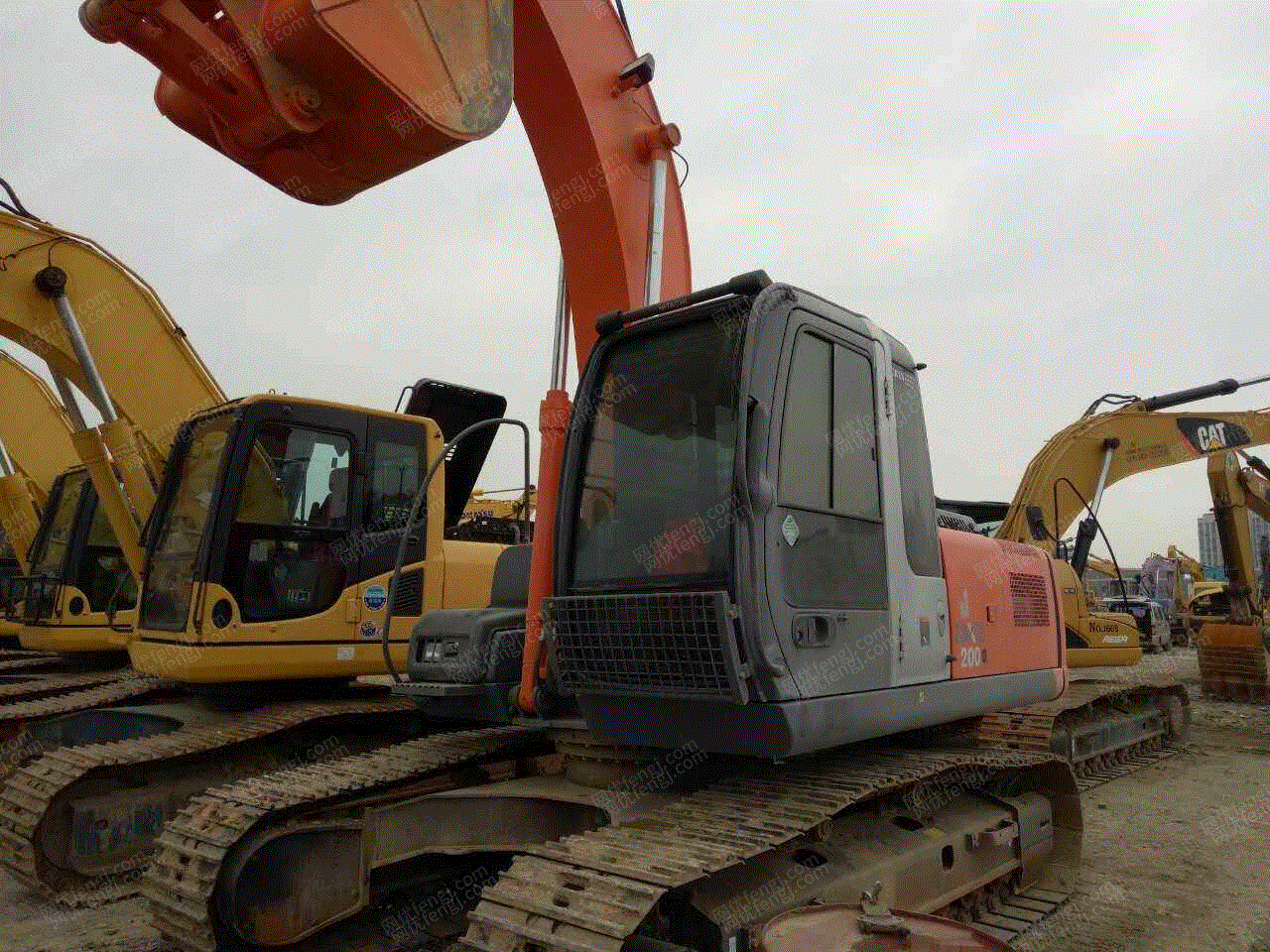 九成新二手挖掘机日立200-3g出售,买到就是赚到!