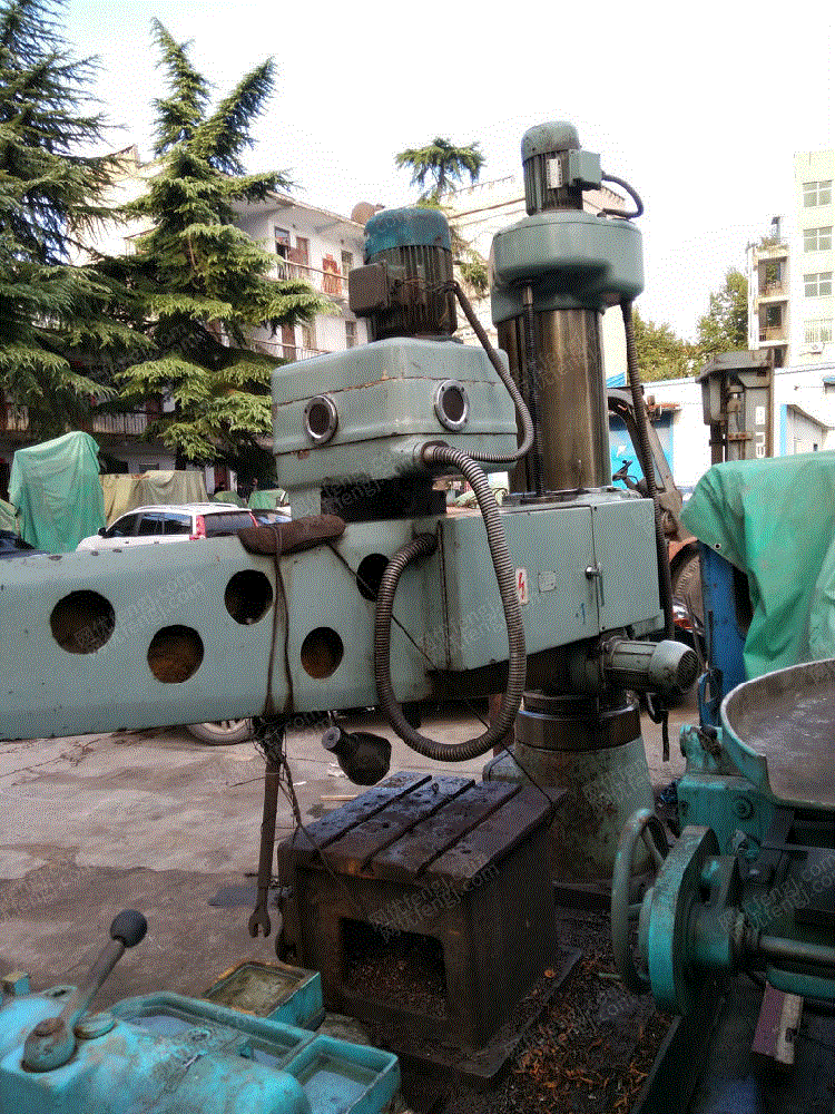 出售中捷摇臂钻床z3050