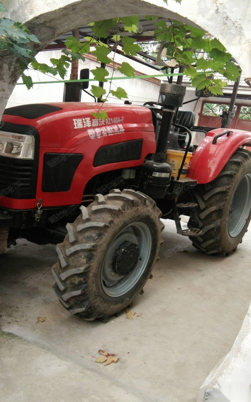 瑞泽1404拖拉机80000元出售