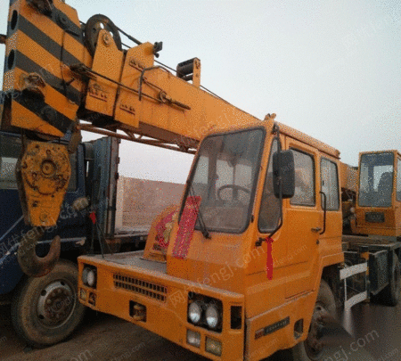 转让库存04年泰安12吨吊车解放板车 8万元