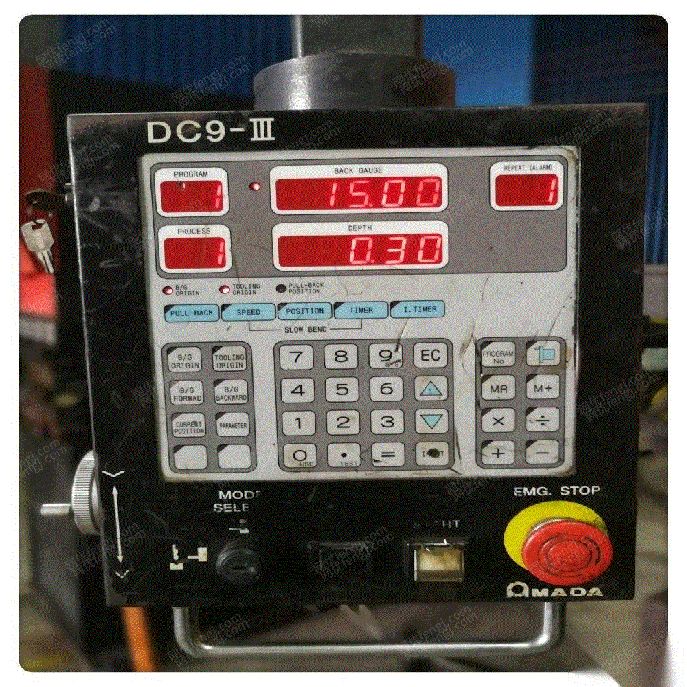 两台amada两轴数控折弯机rg100同时发售