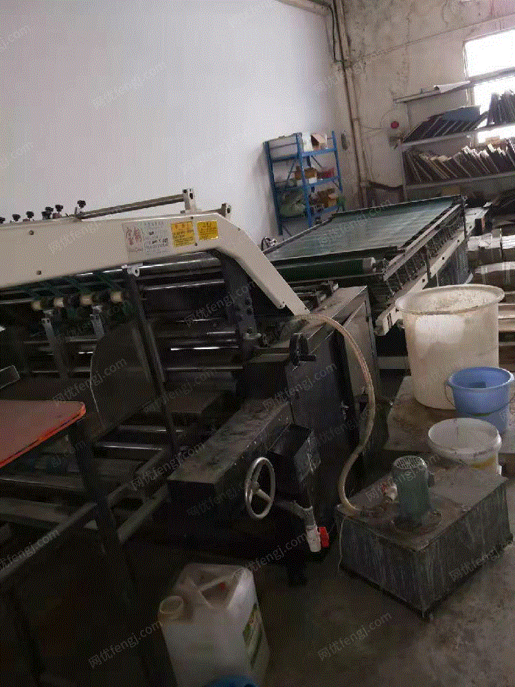 出售1300型半自动裱纸机一台.