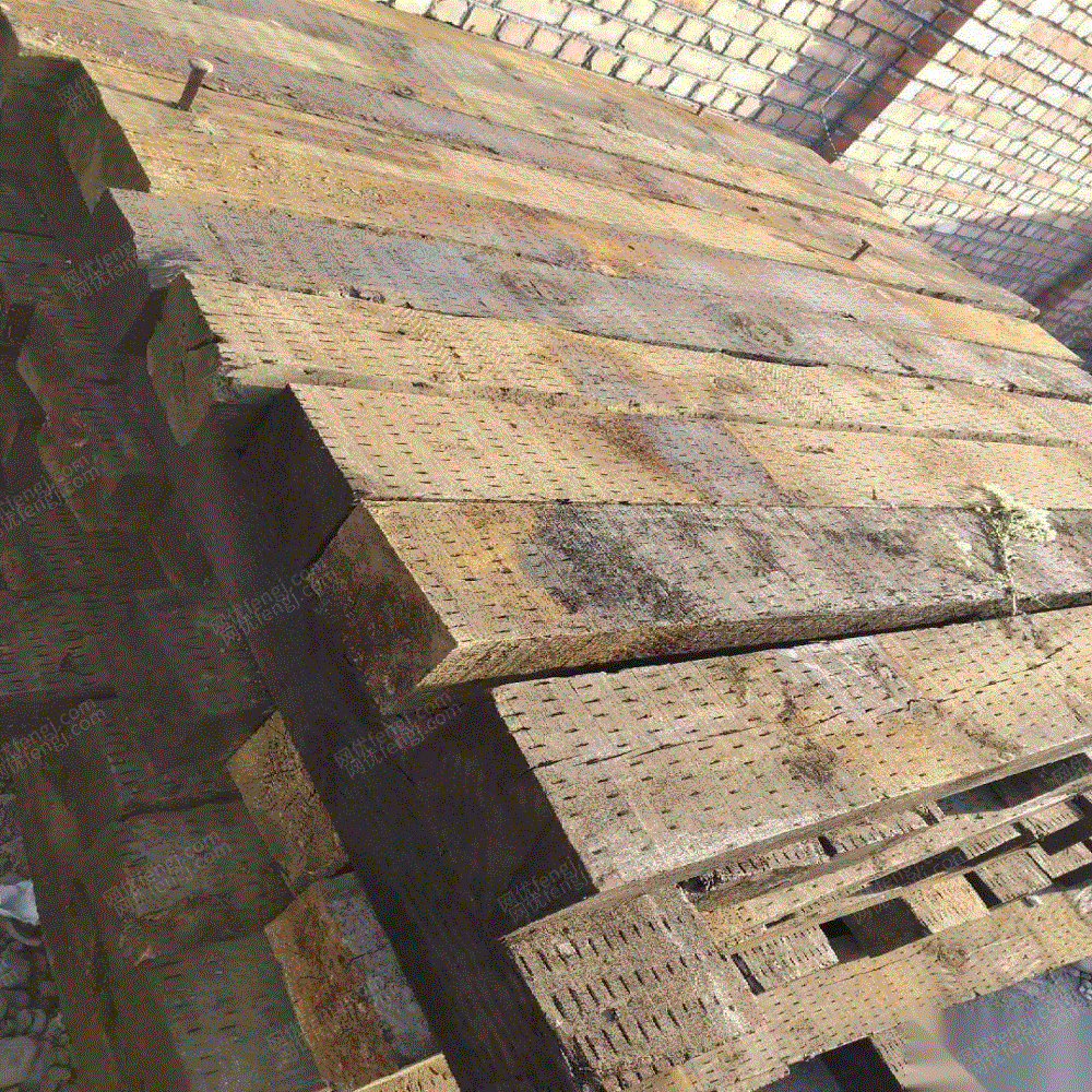 常年大量出售精品枕木