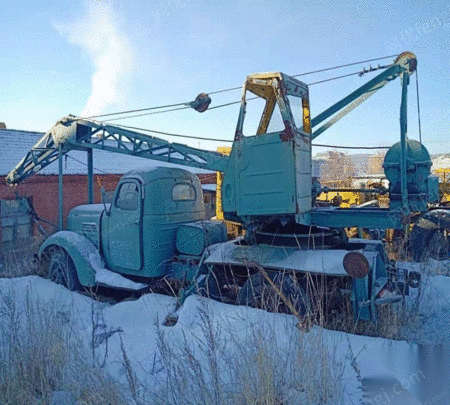 处理库存二手老解放5吨吊车 5万元