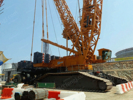 北京朝阳区求购1台1350吨利勃海尔lr11350履带吊