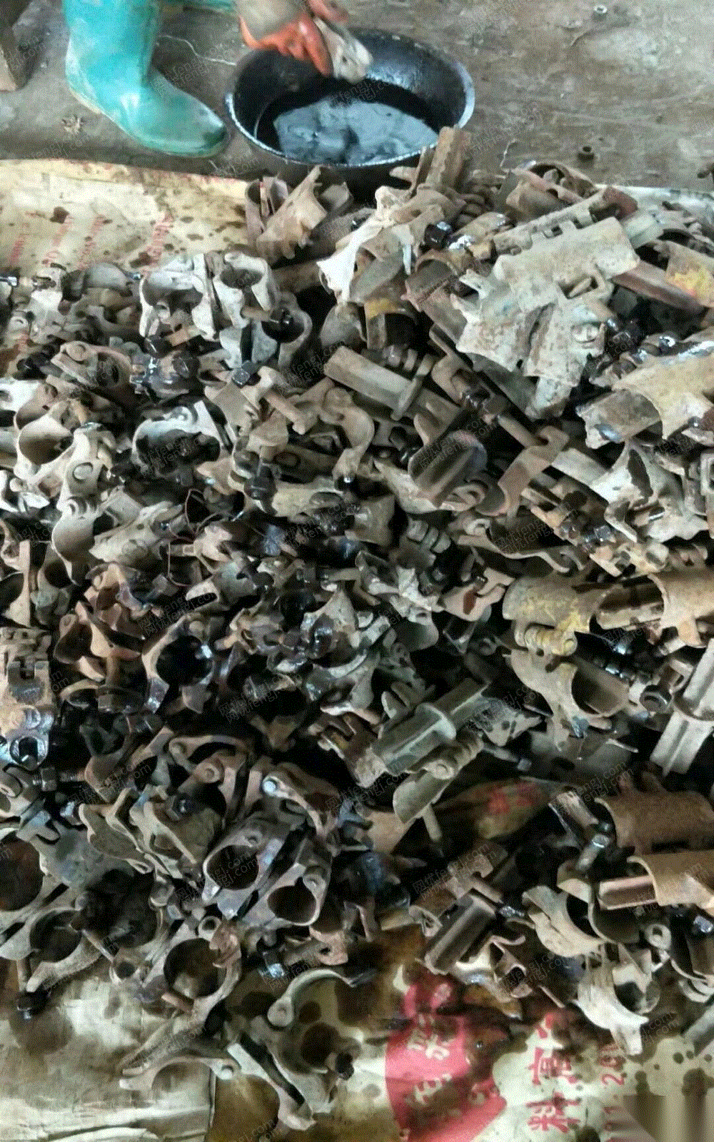 大量旧扣件丶旧钢管,旧顶丝出售