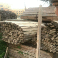 大量回收建筑工程废旧木料