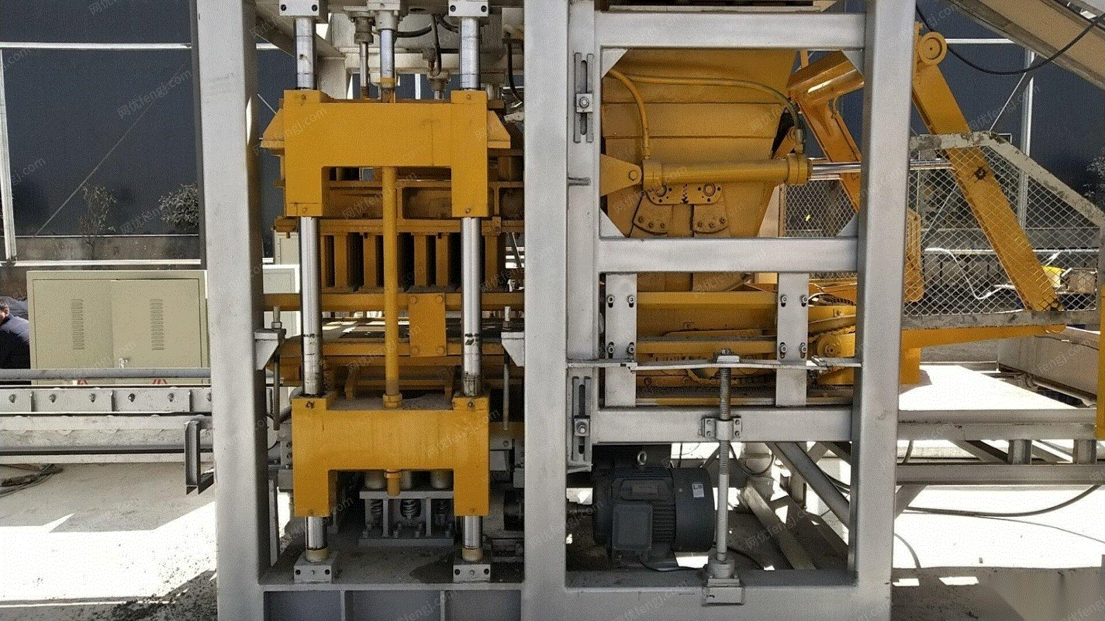 转让一套群峰十型砖机 280000元