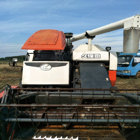 处置积压久保田688q收割机 45000元