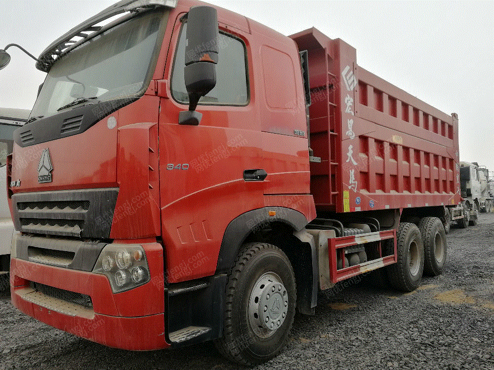 库存新车重汽豪沃a7后八轮工程自卸车出售