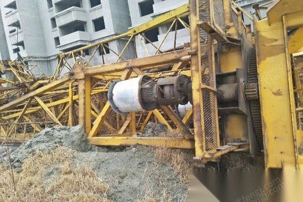 出售大汉5013塔吊一台共26节3道扶墙