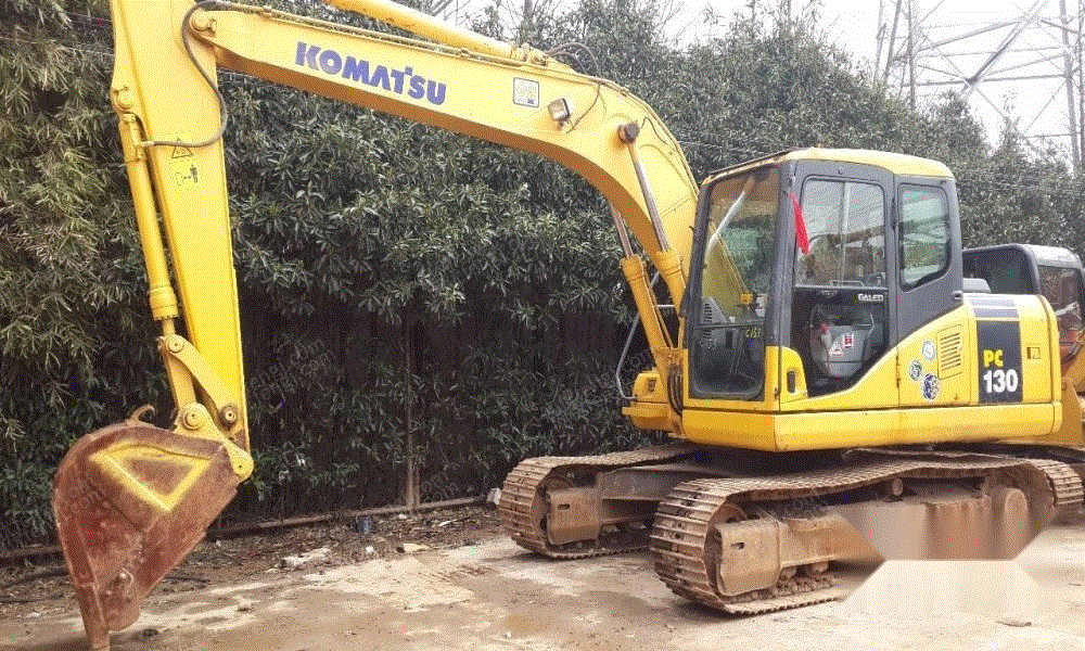 出售二手挖机小松130-7,工作灵活