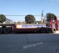 供应17年拖5o吨后三桥平板.