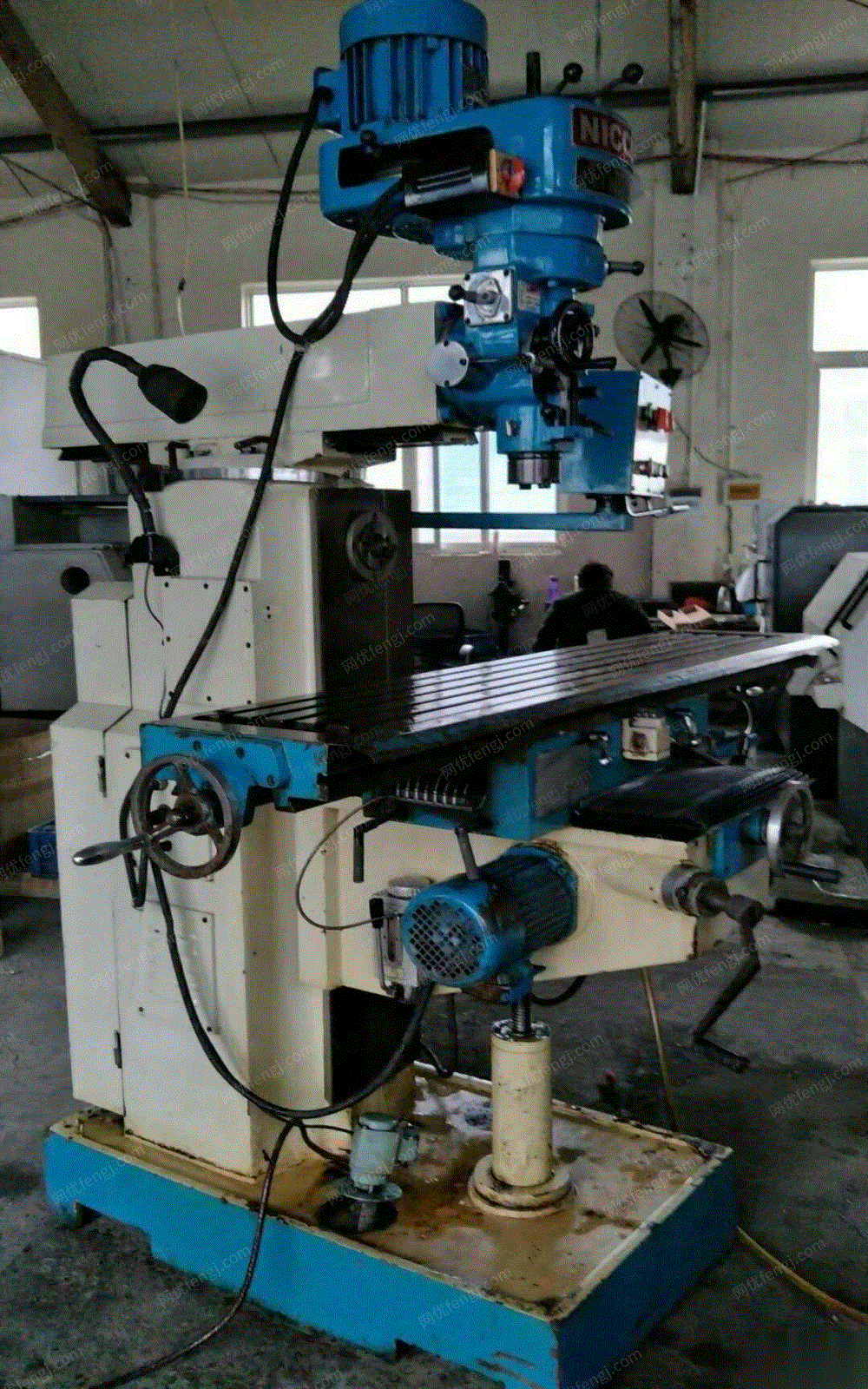 九成新进口立卧两用铣床转让