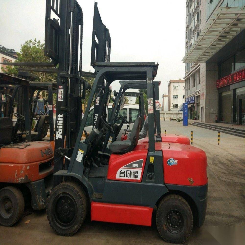 3吨台励福包夹叉车转让