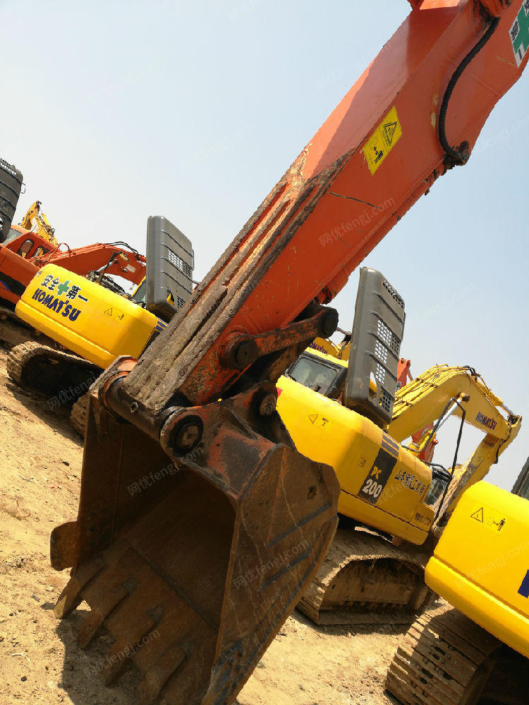 成都日立二手挖机100低价转让
