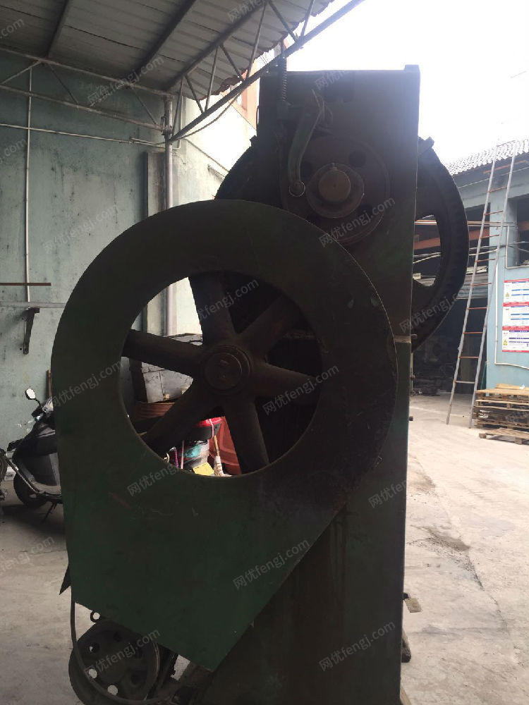 供应1台上海朝阳段压机产龙门冲125吨一台 浙江宁波二手冲床