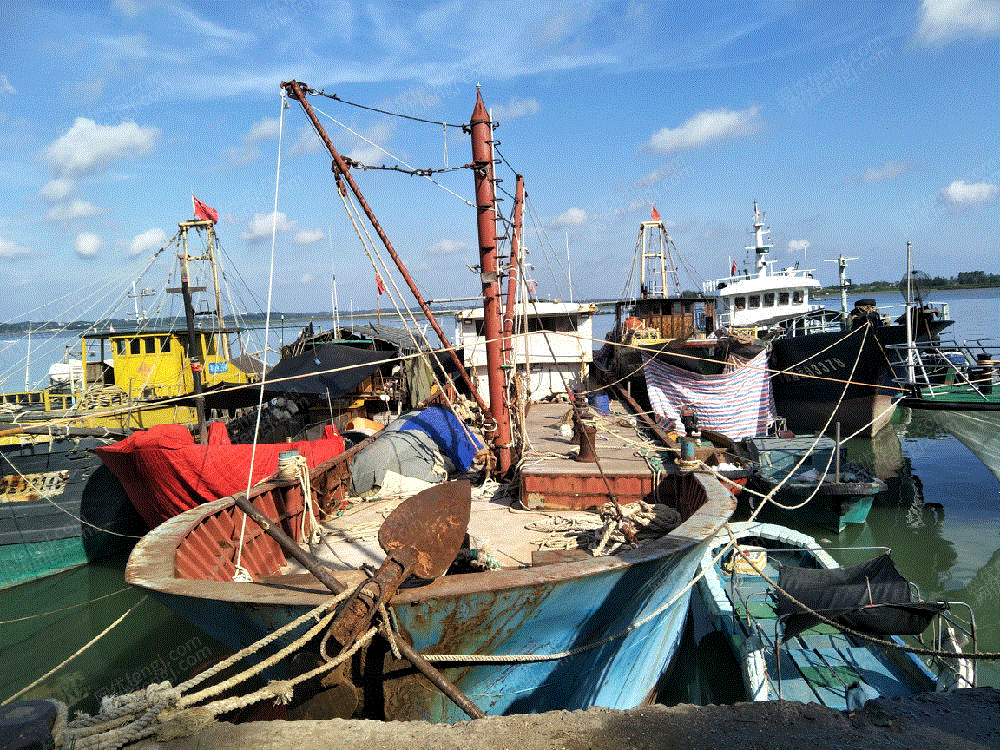 转让一艘长39米宽64米铁渔船