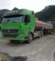 供应豪沃油罐车 贵州黔南布依族苗族自治州液体槽罐车价格