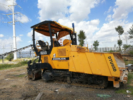 内蒙古鄂尔多斯出售1台中联dtu95d摊铺机二手摊铺机