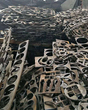 出售冲件花料废钢100吨