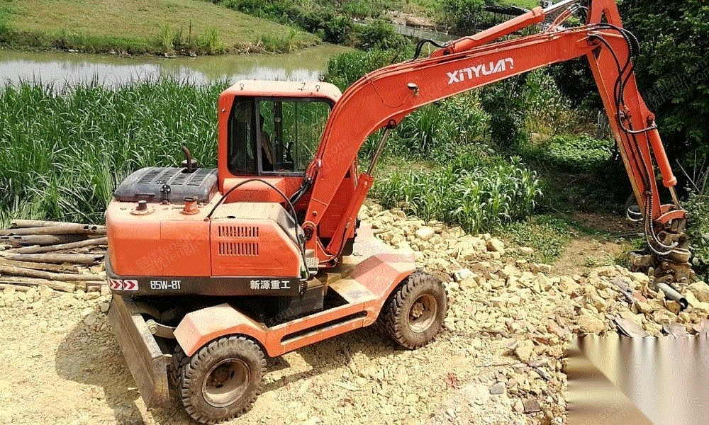 出售16年新源85-8t挖掘机