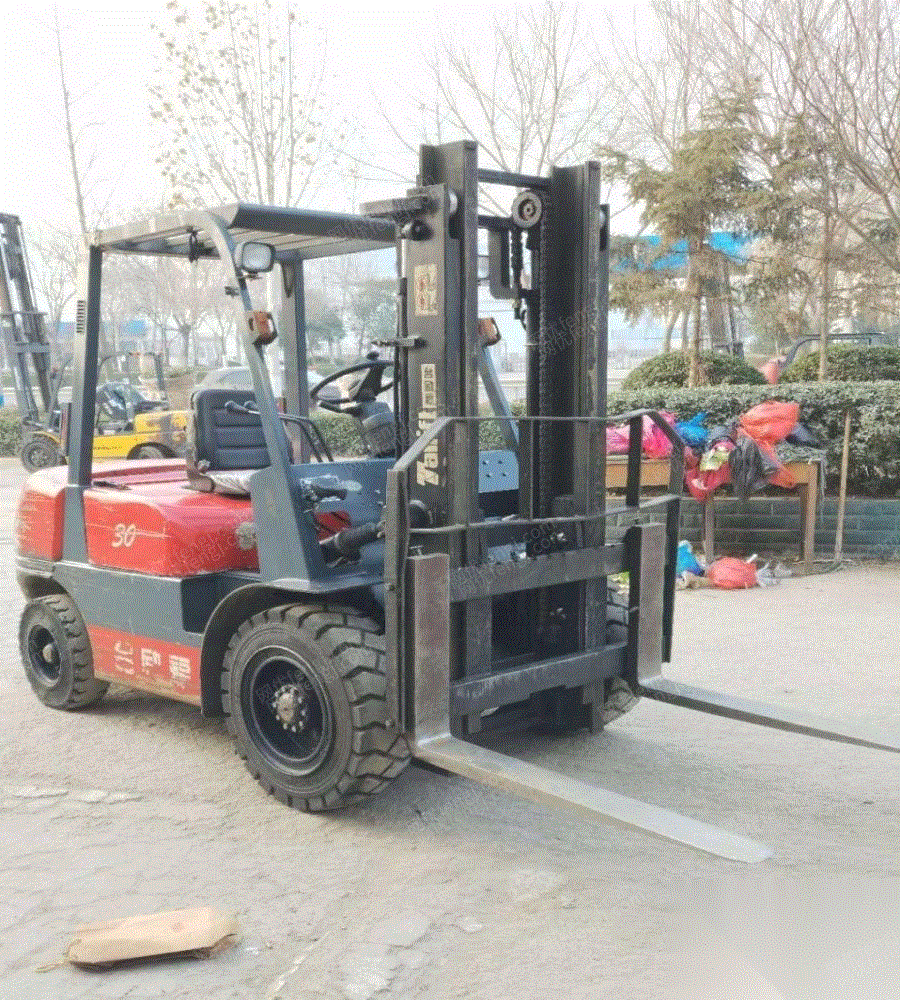 转让台励福3吨叉车29万元