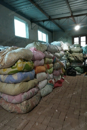 常年大量回收旧衣服