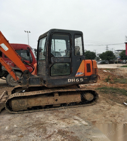 处理库存二手斗山55挖掘机 9.3万元