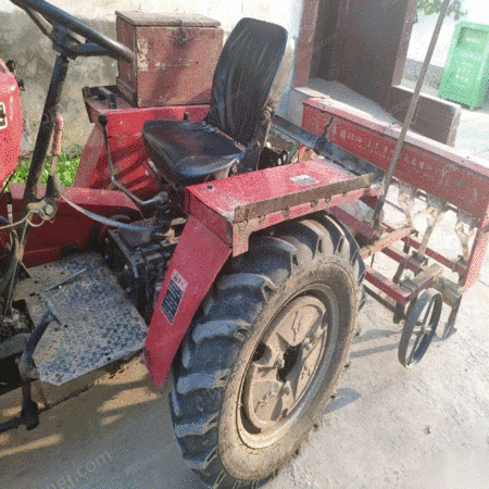 河南洛阳自家闲置东方红四轮玉米小麦播种机拖拉机出售