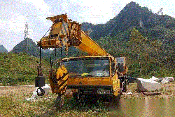 广西河池转让柳工20吨吊车4节推杆刚做保养油漆正常做工