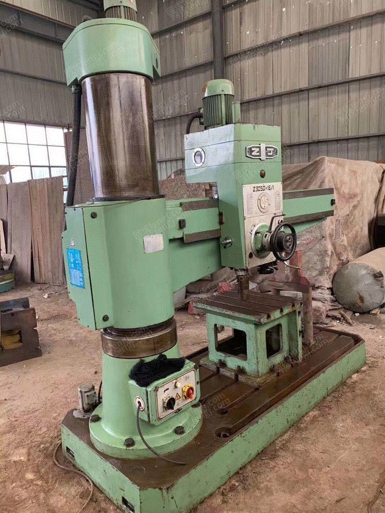 出售九成新中捷50摇臂钻