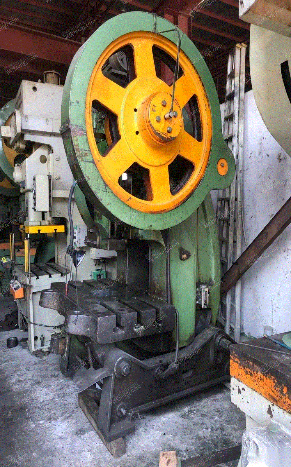 广东深圳低价转让80至160台湾冲床5台 58888元