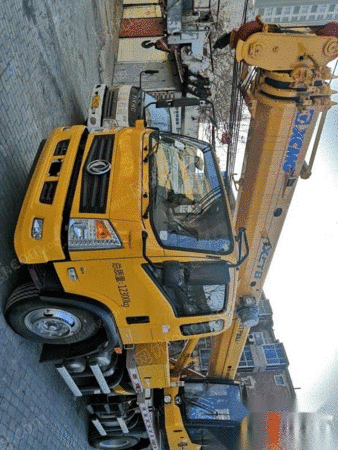 河北沧州转让徐工x八吨吊车,刚上牌,钩头没摘