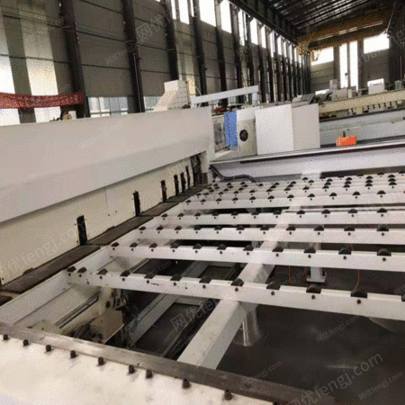 上海宝山区低价出售二手板式家具设备极东830电子开料锯