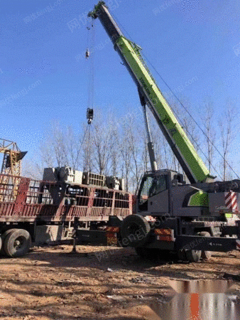 河南安阳转让17年中联ztc250v大臂42米吊车