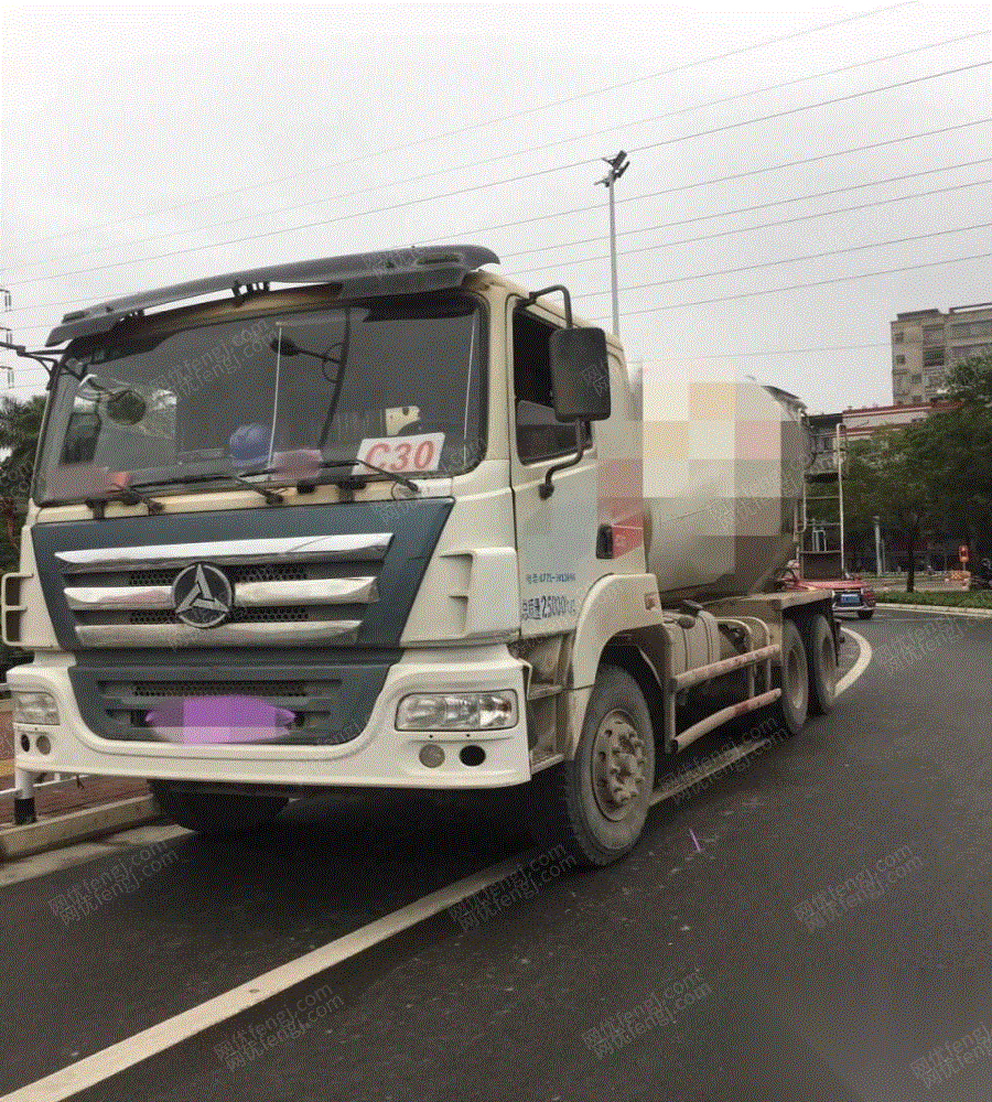 广西崇左二手搅拌车2013三一日大12方搅拌车