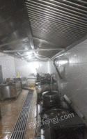 厨房设备全套低价出售 26000元冷鲜操作台，猛火灶，烧烤炉
