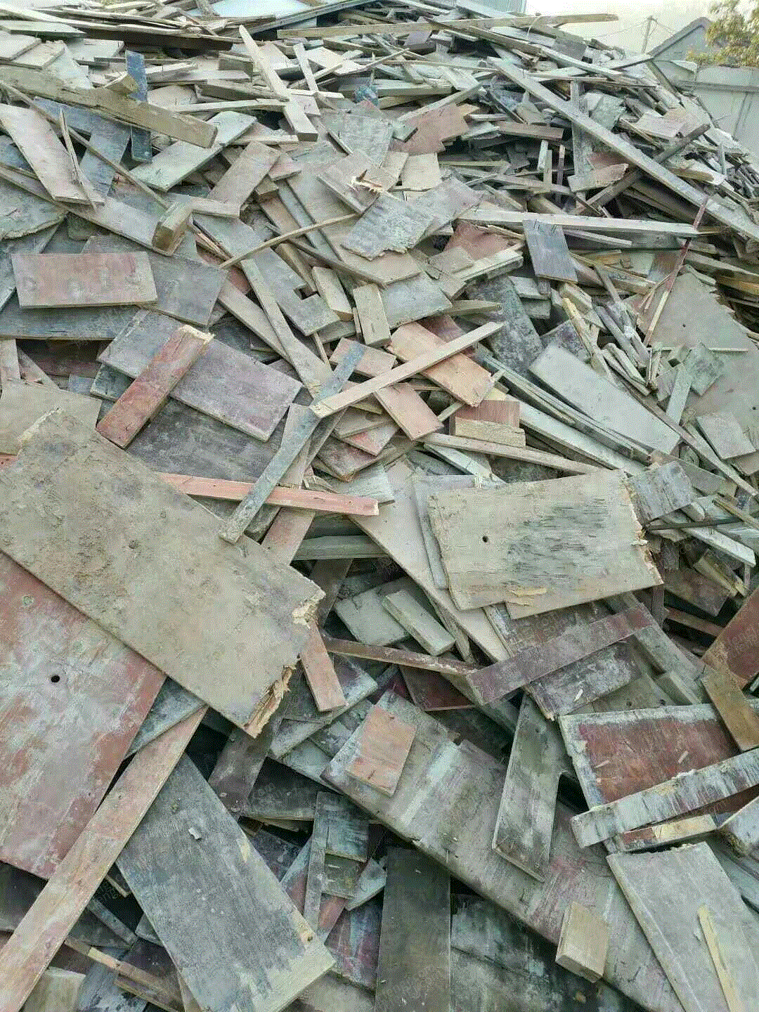 出售大量建筑旧木材