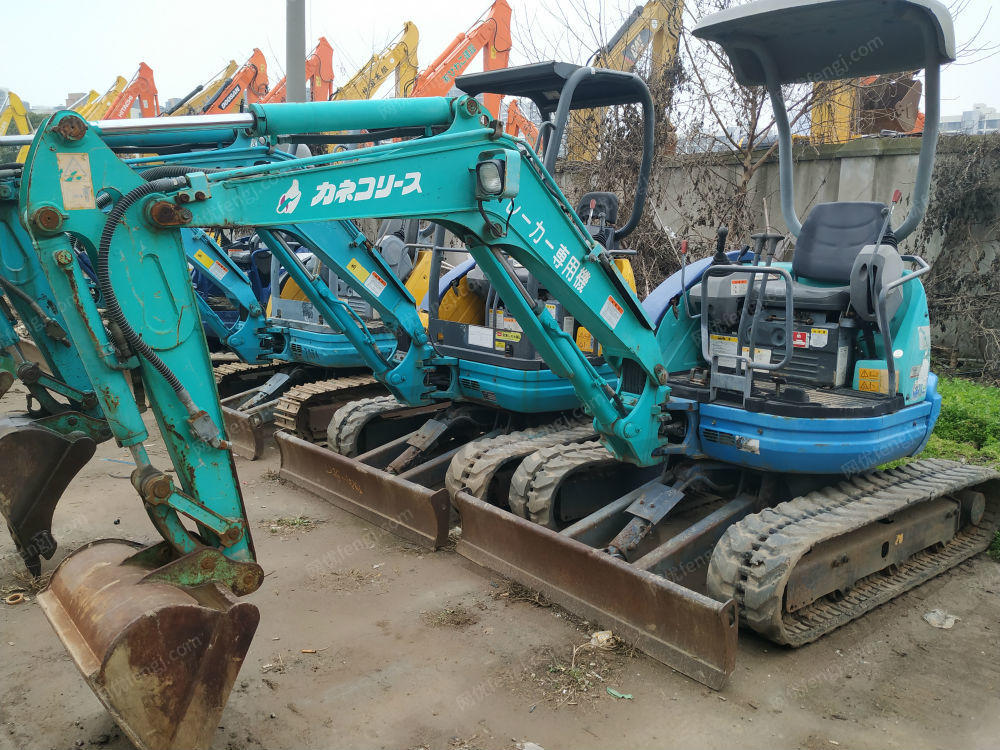 北京朝阳区出售1台久保田25二手挖掘机8万元