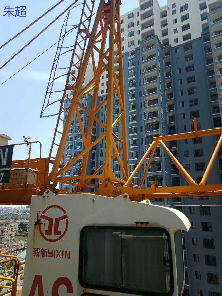 海南大吨位吊车出租：助力重型工程高效推进