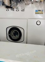 北京朝阳区出售干洗机，大型水洗机，熨烫台，缝纫机，迁角机，码边机 8000元