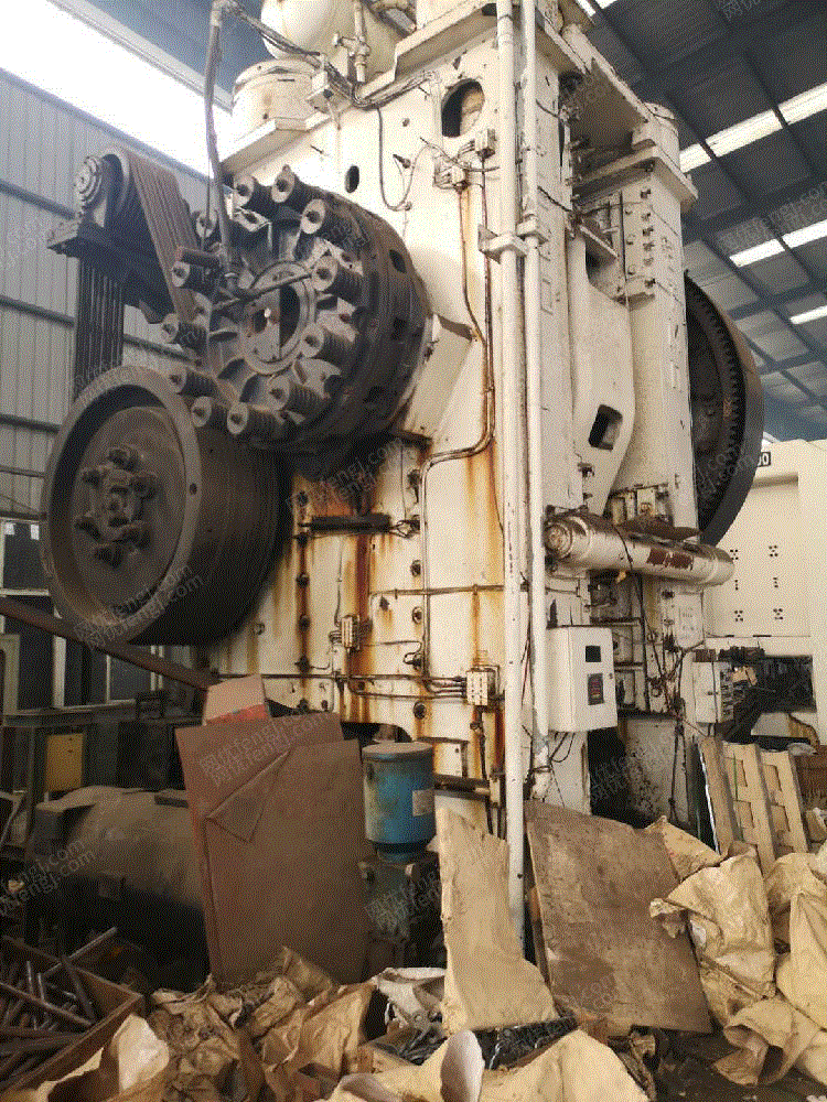 出售二手热模锻压力机2500吨俄罗斯