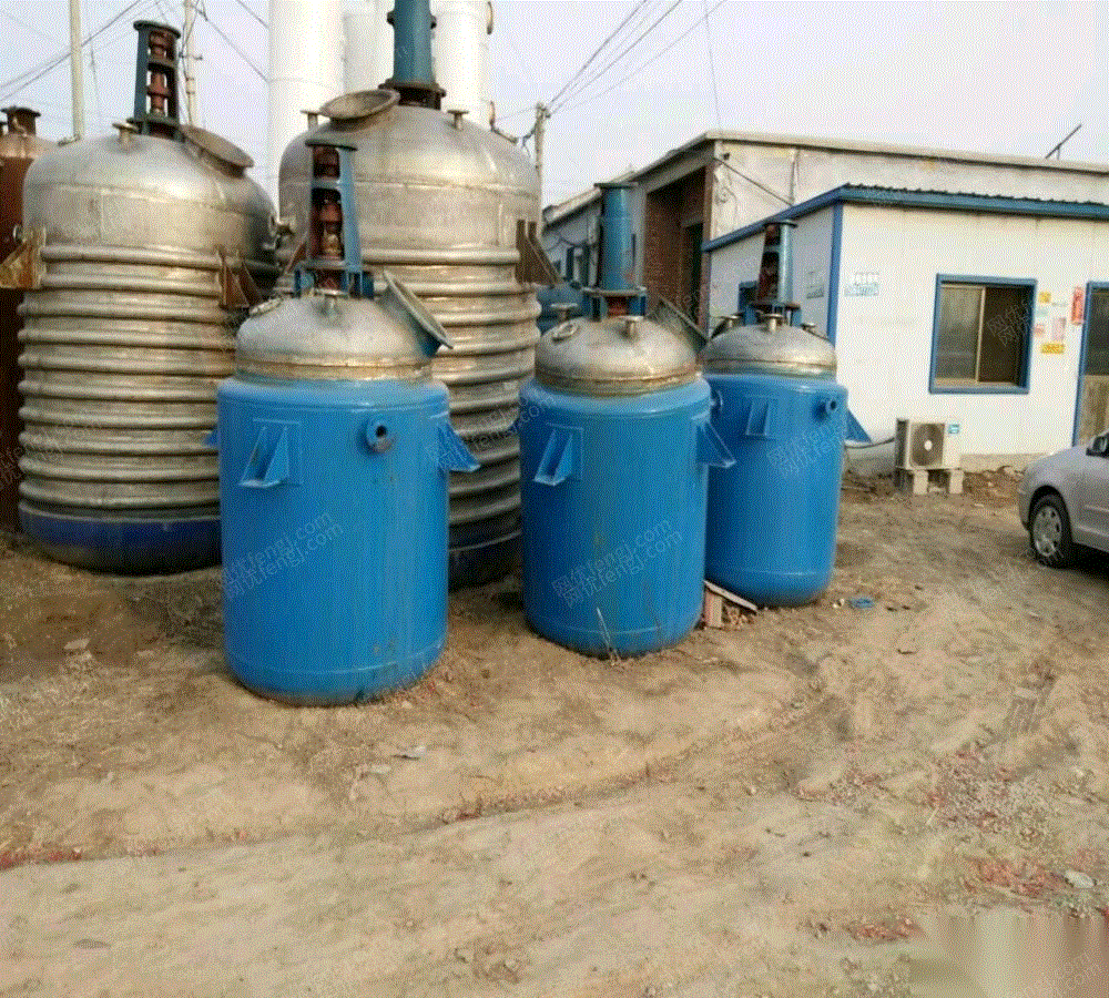 内蒙古赤峰厂房倒闭 低价出售二手不锈钢冷凝器 石墨冷凝器 不锈钢储罐设备 全新储罐不锈钢反应釜